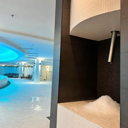 White Sky 26 Hanza Tower Pool Jacuzzi Sauna アパート *