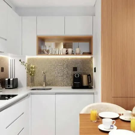 White Sky 26 Hanza Tower Pool Jacuzzi Sauna Apartment *