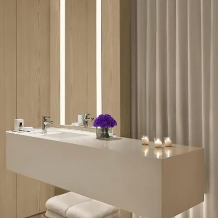 White Sky 26 Hanza Tower Pool Jacuzzi Sauna アパート
