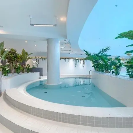 アパート White Sky 26 Hanza Tower Pool Jacuzzi Sauna *