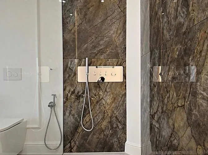 White Sky 26 Hanza Tower Pool Jacuzzi Sauna アパート *