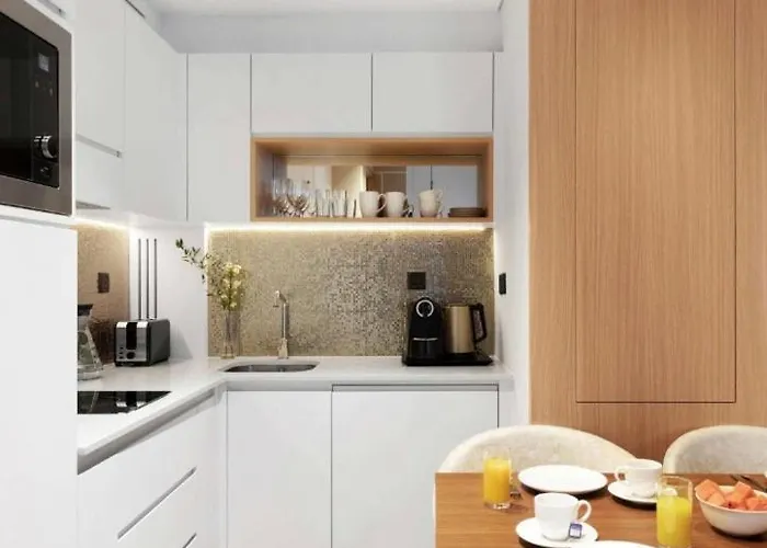 White Sky 26 Hanza Tower Pool Jacuzzi Sauna アパート *