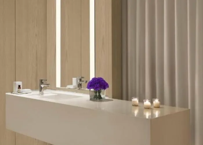 White Sky 26 Hanza Tower Pool Jacuzzi Sauna アパート